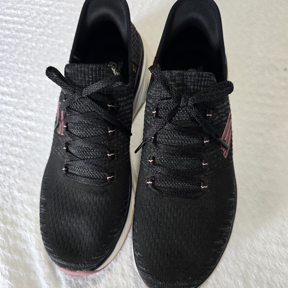 Skechers Women's Black Athletic Shoes - Picture 2 of 4